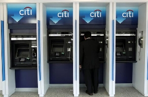 Mặc dù thua lỗ của Citigroup ở thị trường nước ngoài không phải là lớn, mảng cho vay địa ốc và thẻ tín dụng của ngân hàng này tại thị trường Bắc Mỹ vẫn thua lỗ hàng tỷ USD do sự èo uột của thị trường lao động và nhà đất ở đây - tinkinhte.com